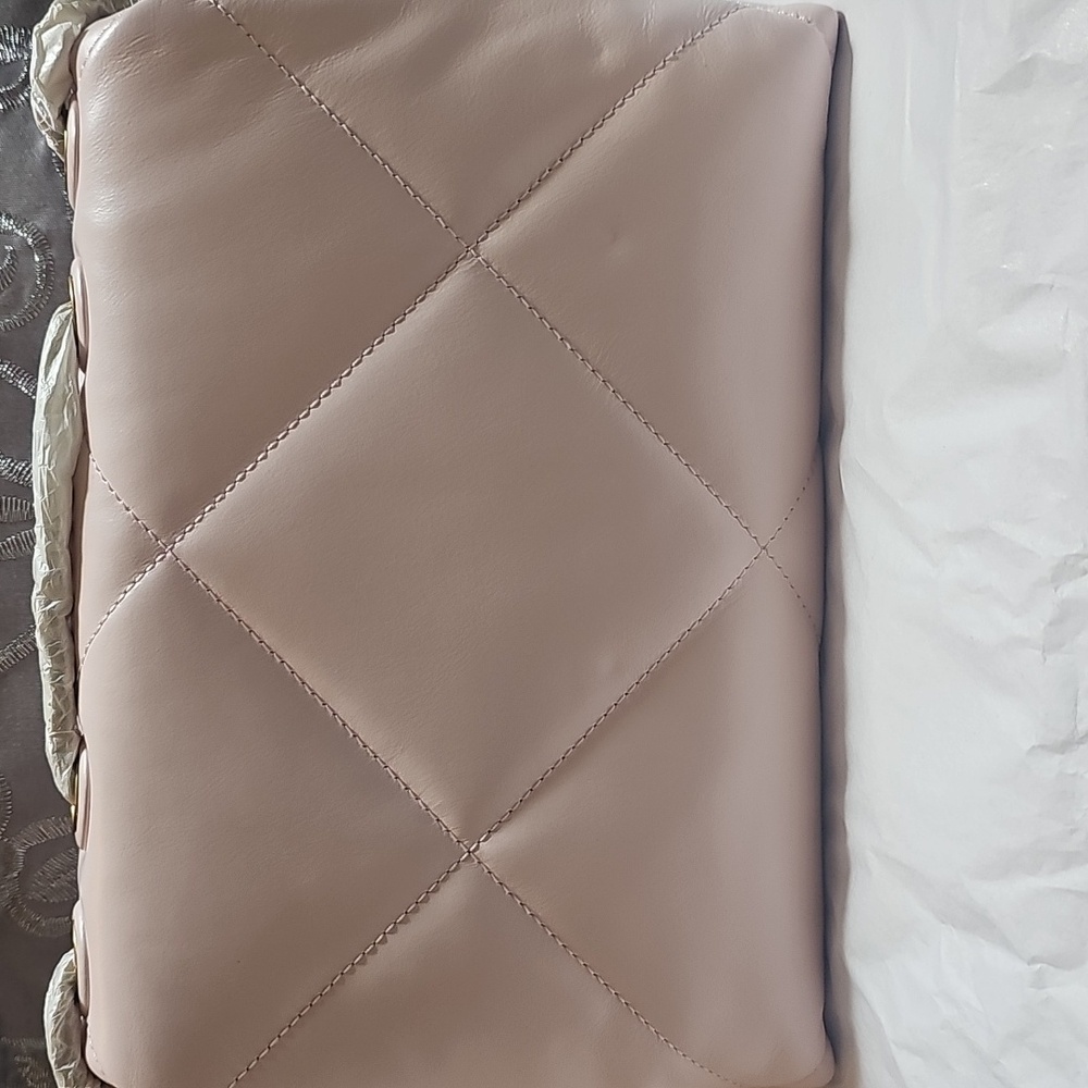 Tory Burch Kira Diamond Quilted Baby Pink Shoulder Bag with Gold Hardware - Picture 4 of 10